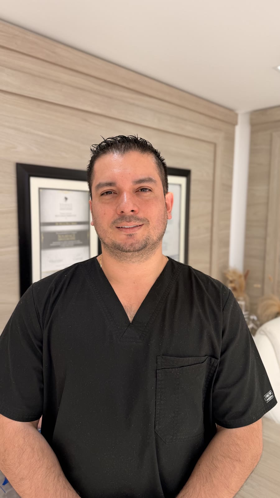 Dr. Héctor Ruiz Marín, médico cirujano · cirugía estética en Villavicencio
